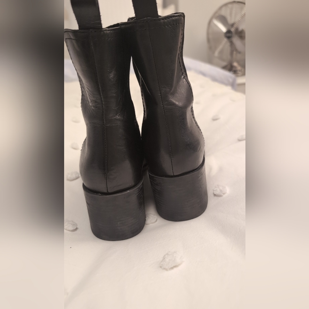 Steve Madden Black Boots, size 10 - Picture 3 of 5